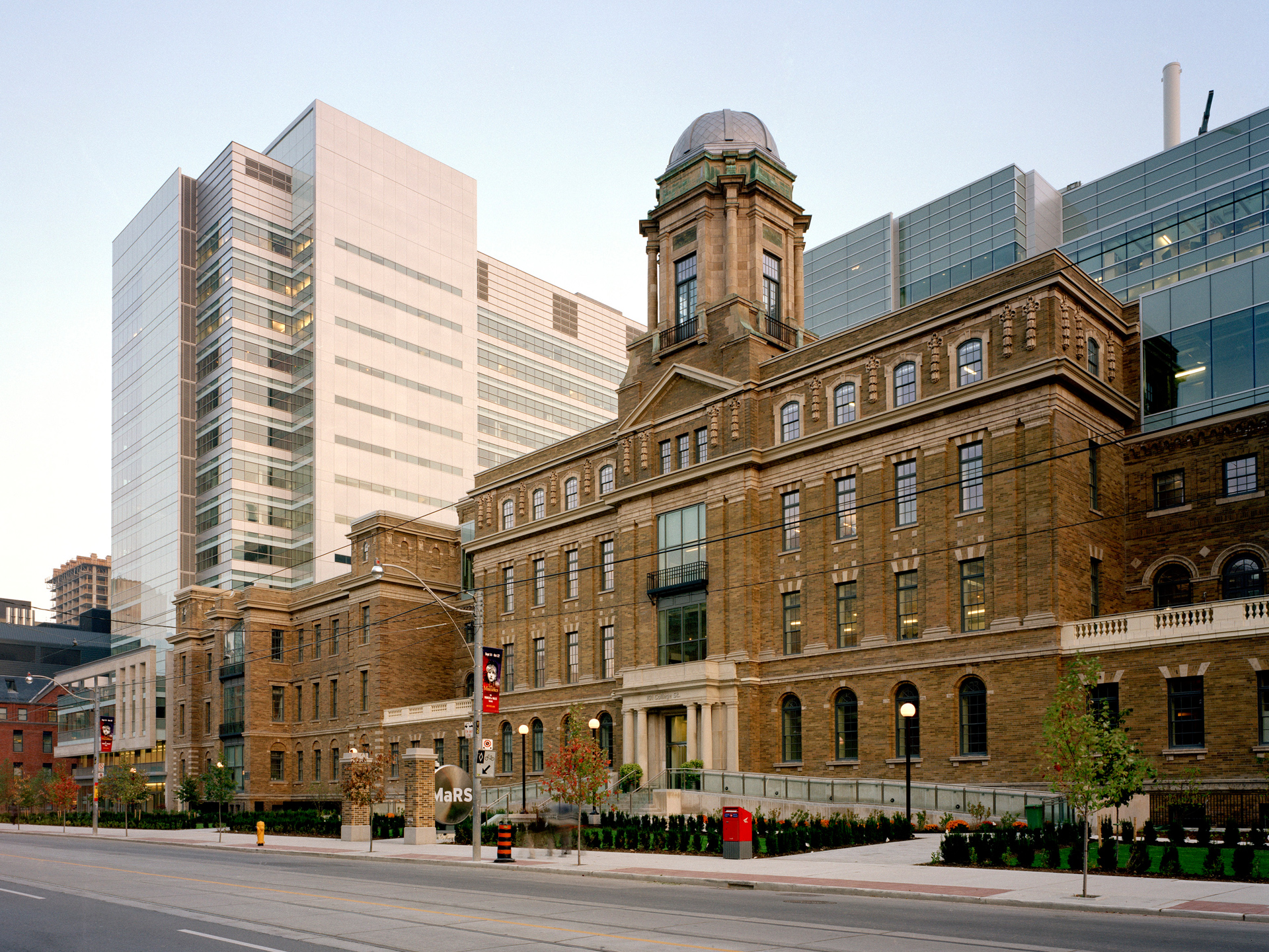 MaRS Centre, Toronto Medical Discovery Tower Adamson and AAI